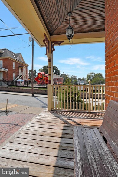 23 W 2nd St, Waynesboro, PA 17268 - photo 4