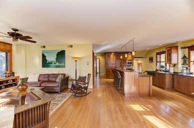 322 E Elm St, Lombard, IL 60148 - photo 3