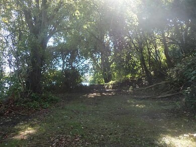 43 Lakeview Dr, Cranston, RI 02910 - photo 4