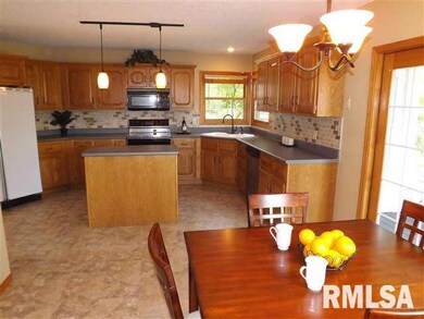 4415 N Oak St, Davenport, IA 52806 - photo 6