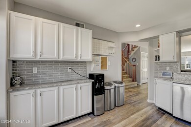 7 - Kitchen