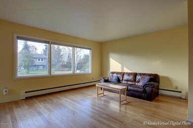 Living Room W/Wall Of Windows