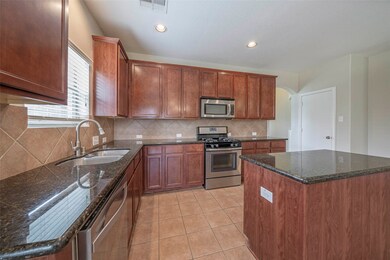 5219 Mcgrath Dr, Alvin, TX 77511 - photo 6