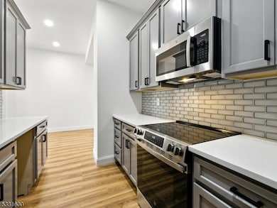 111 Mulberry St unit 1O, Newark, NJ 07102 - photo 2