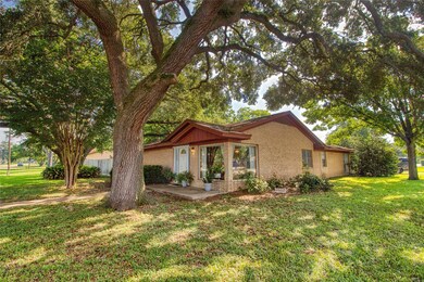 1402 Smith St, Waller, TX 77484 - photo 2