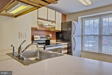 9521 Dunbrook Ct, Montgomery Village, MD 20886 - photo 4