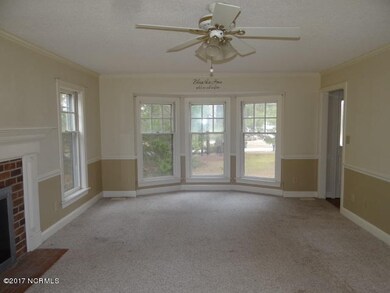 1732 Yorkshire Ln Living Area