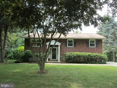 1004 Courtland Dr, Sykesville, MD 21784 - photo 2