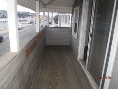 Upper level deck