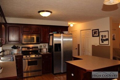 300 Campbell Glen Ln, Fleetwood, NC 28626 - photo 4