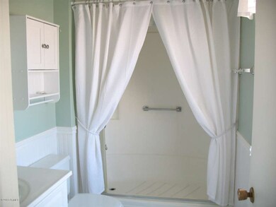 9442ShiprockTanaWalker master Bath