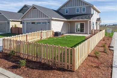 542 Golden Peak Dr, Central Point, OR 97502 - photo 5