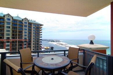 Emerald Grande #W824 - Living Room Balco