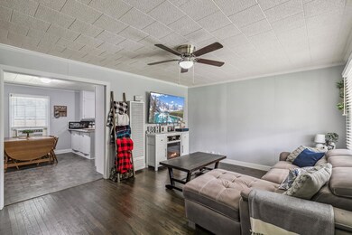 709 N Commerce St, Gainesville, TX 76240 - photo 6