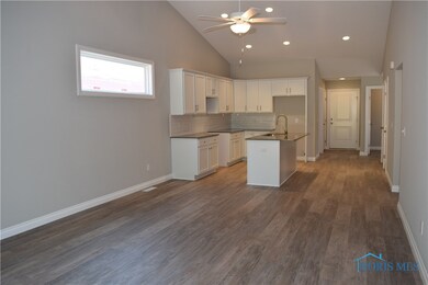 Kitchen/Living Center