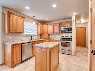 10025 Southern Creek Dr, Oklahoma City, OK 73165 - photo 7