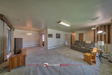 719 W B St, Basin, WY 82410 - photo 4
