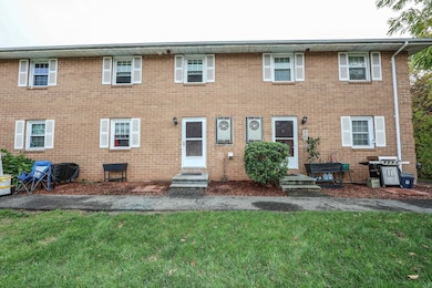 915 Elmwood Dr, Hudson, NH 03051 - photo 2