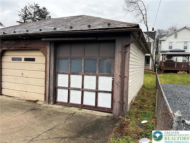 310 1st St, Slatington, PA 18080 - photo 4