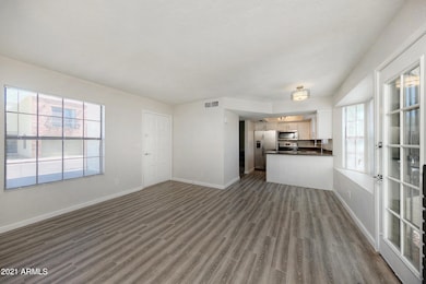 820WUniversityDr5-003