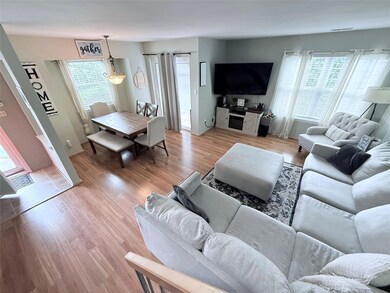 5 Petersen Ct unit 5, West Babylon, NY 11704 - photo 4