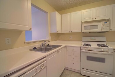 Kitchen 3 (2)