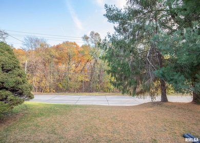 1605 34th St, Moline, IL 61265 - photo 2