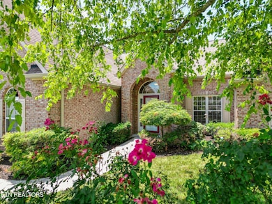 GARDEN LIKE ENTRY