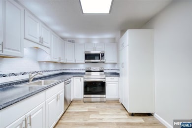 200 Division St unit 3F, Cliffside Park, NJ 07010 - photo 4