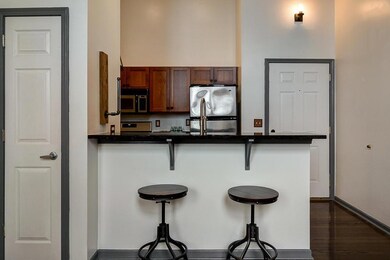 544_s_Front_305-7