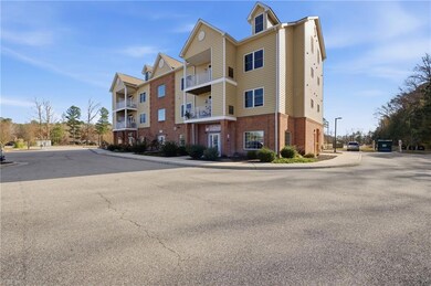 200 Fountains Ln unit 303, Poquoson, VA 23662 - photo 3