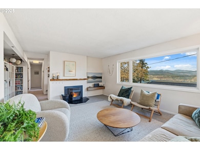 401 Eugene St, Hood River, OR 97031 - photo 5