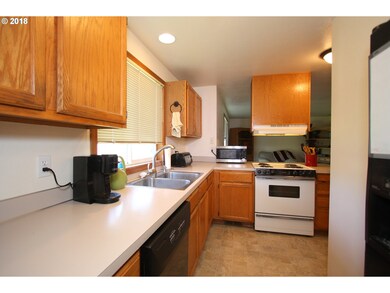 2253 Riviera Ct, Hubbard, OR 97032 - photo 6