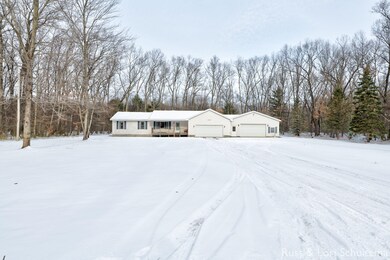 5560ESummitExterior-2