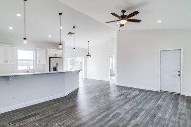 812 Lake Betty Dr, Lake Placid, FL 33852 - photo 3