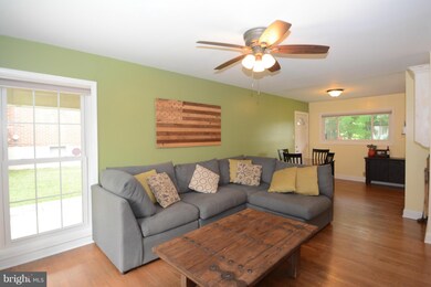 13107 Dumbarton Dr, Rockville, MD 20853 - photo 3