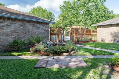 16411 Oxnard Ln, Friendswood, TX 77546 - photo 4