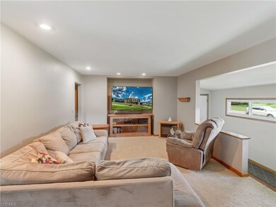 1648 Wilsonway Dr, Barberton, OH 44203 - photo 4