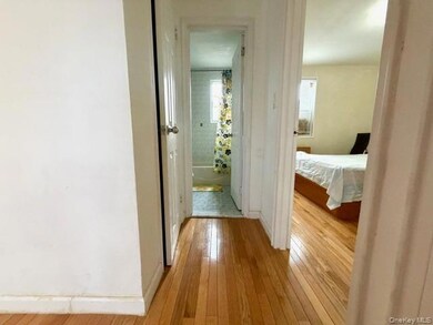 67-20 218th St unit Lower, Oakland Gardens, NY 11364 - photo 7