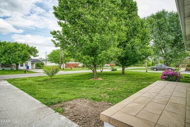 537 Dillon St, Crossville, TN 38555 - photo 3