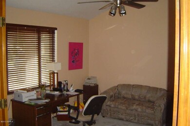 Living Room/Den