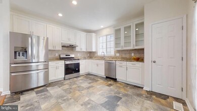 8826 Carpenters Hall Dr, Lorton, VA 22079 - photo 3