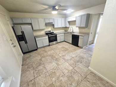 Newlly remodeled kitchen with lots of cabinets and