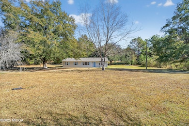 517 Lawrence Dr-05052