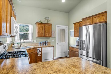 63753 Hunters Cir, Bend, OR 97701 - photo 6