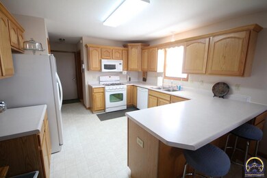 1737 SW Valley View Ct, Topeka, KS 66615 - photo 6