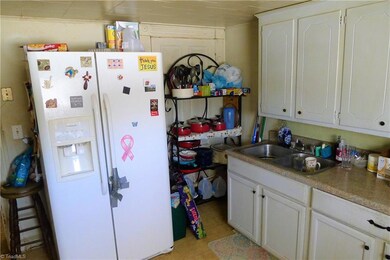 701 Lawsonville Ave, Reidsville, NC 27320 - photo 5