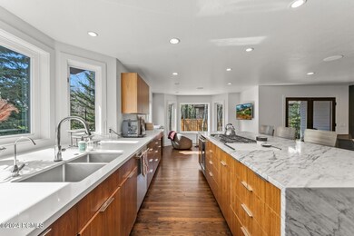 4_Kitchen_1800x1200_4125684