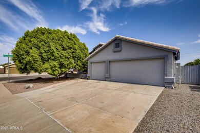 02 Exterior Front