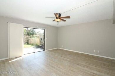 41024102-006-Living_Room_Alt_View